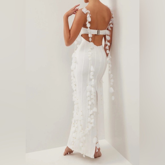 Heiress Beverly WHITE CORSET PETAL LINEN MAXI DRESS - Picture 2 of 2